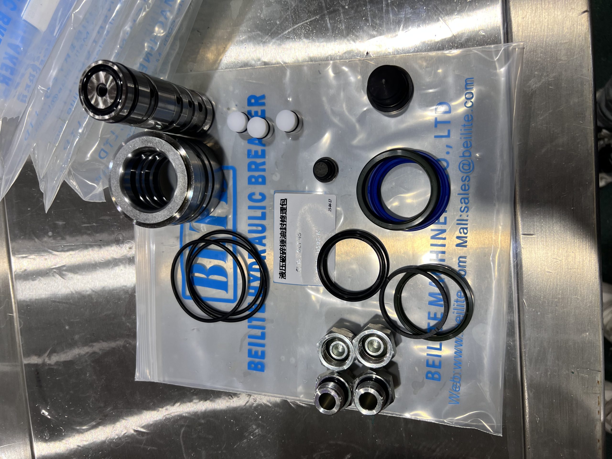 You can find out various hammer breaker Seal Kits in our official website