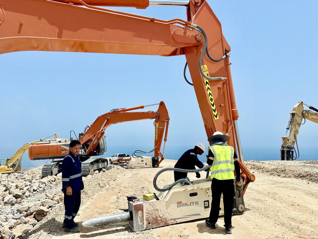 Beilite hydraulic hammer breaker mounted on a crawler excavator for primary demolition.