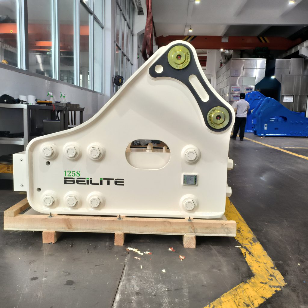 Side Mounted Beilite rock breaker for Medium carriers 1